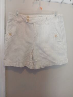 Banana Republic White Pinstripe Women’s Shorts